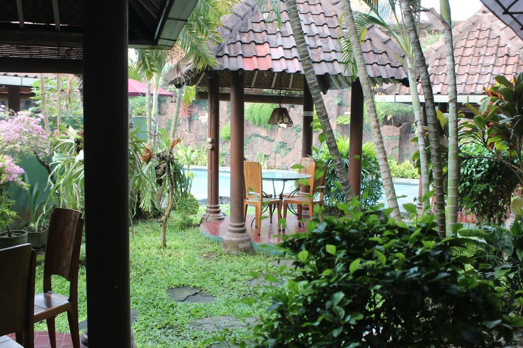 Prambanan Guesthouse ジョグジャカルタ エクステリア 写真
